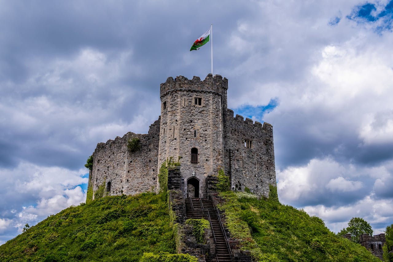 Read more about the article Cardiff Castle Ghost Stories: History, Legends, and Hauntings