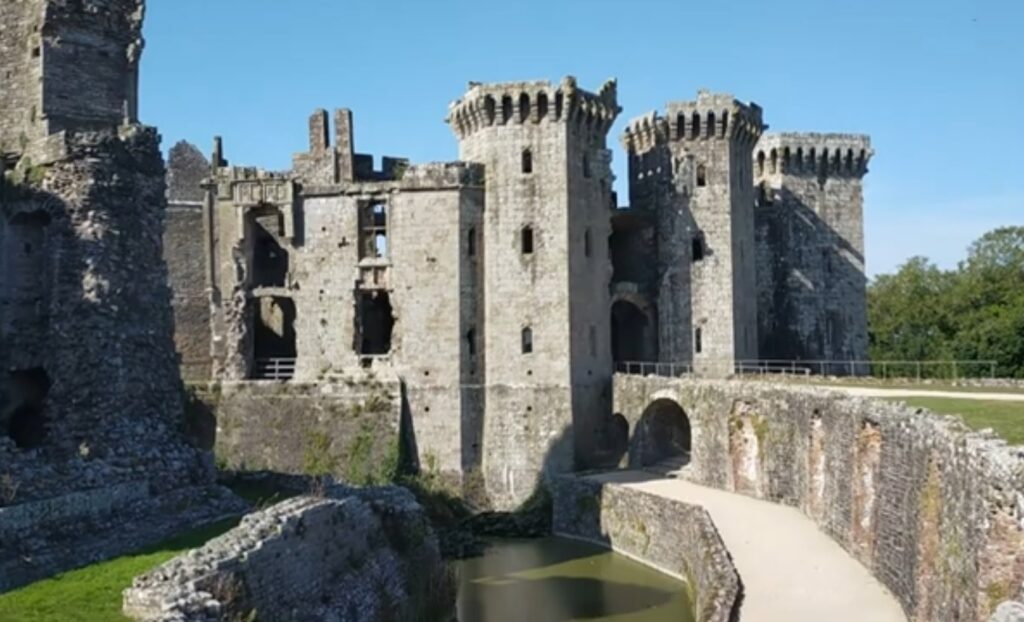RAGLAN CASTLE 5