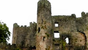 Read more about the article Laugharne Castle: Poetic Beauty, Medieval Power, and Ghostly Whispers